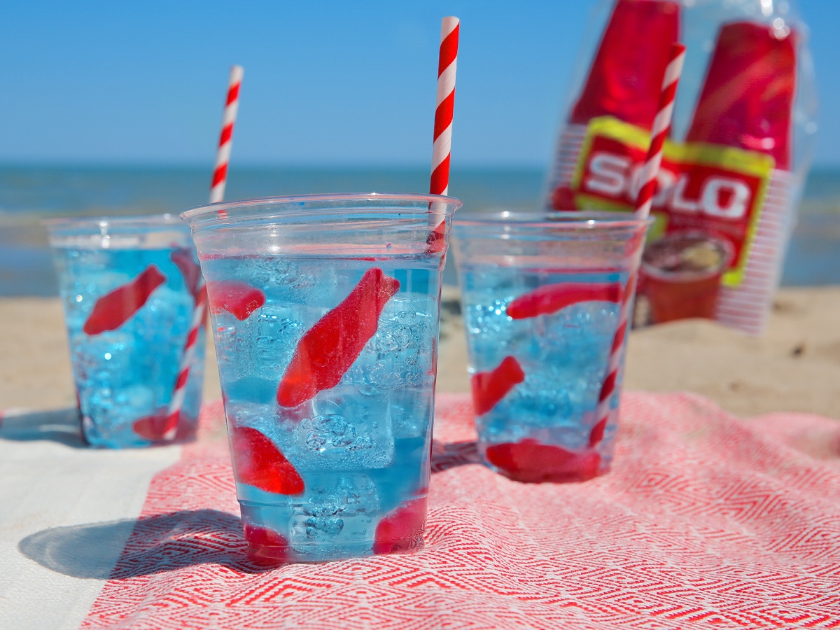 Should You Serve Cocktails In Plastic Cups?